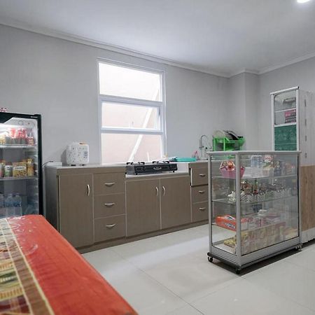 Urbanview Hotel Bari Syariah Palembang By Reddoorz ภายนอก รูปภาพ