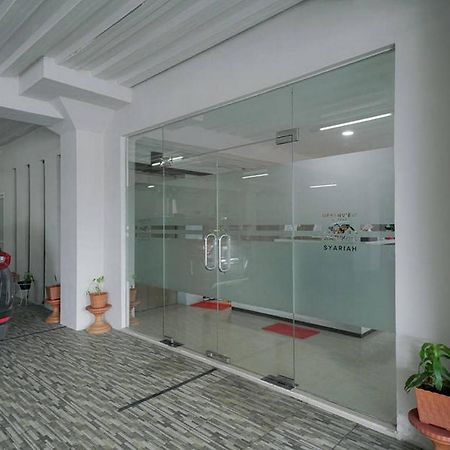Urbanview Hotel Bari Syariah Palembang By Reddoorz ภายนอก รูปภาพ