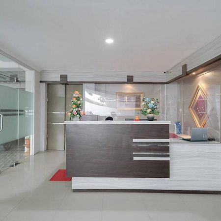Urbanview Hotel Bari Syariah Palembang By Reddoorz ภายนอก รูปภาพ
