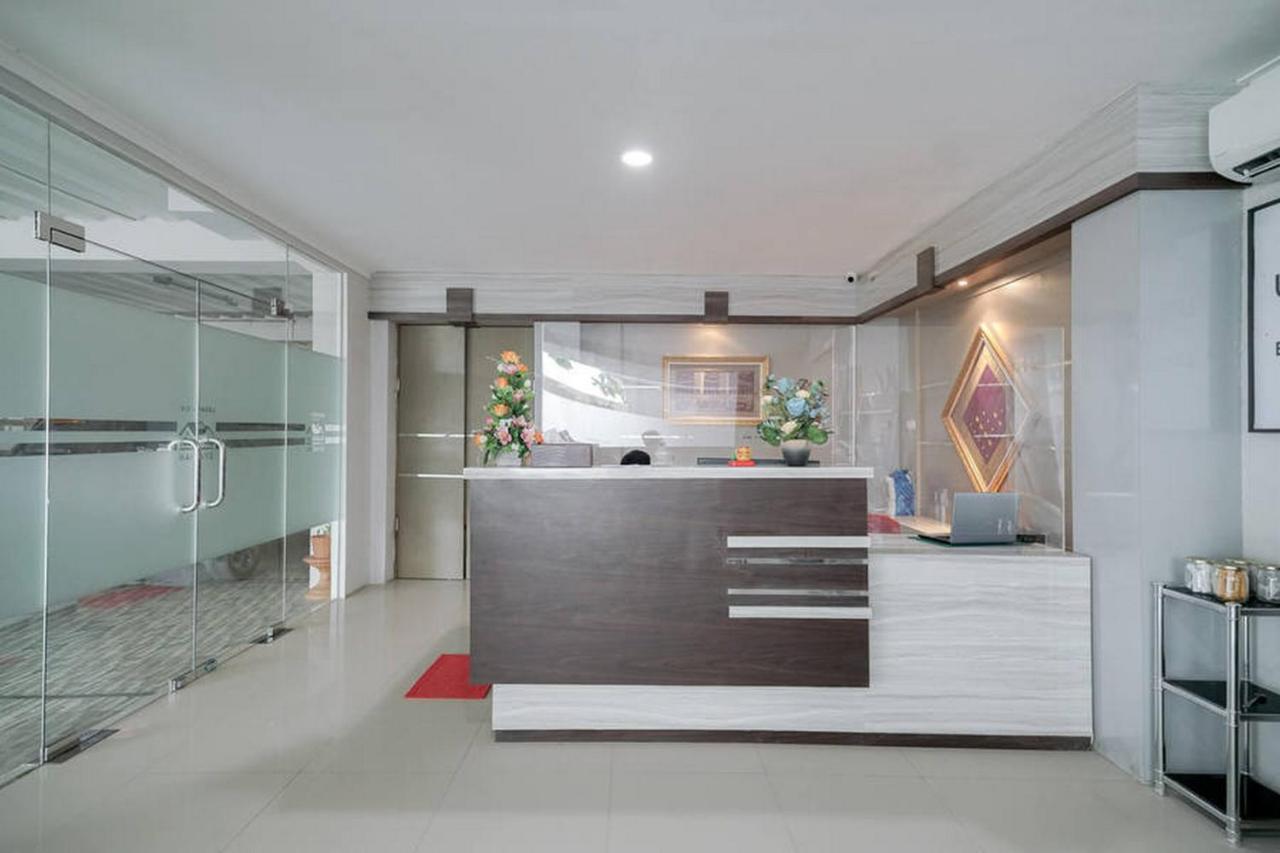 Urbanview Hotel Bari Syariah Palembang By Reddoorz ภายนอก รูปภาพ
