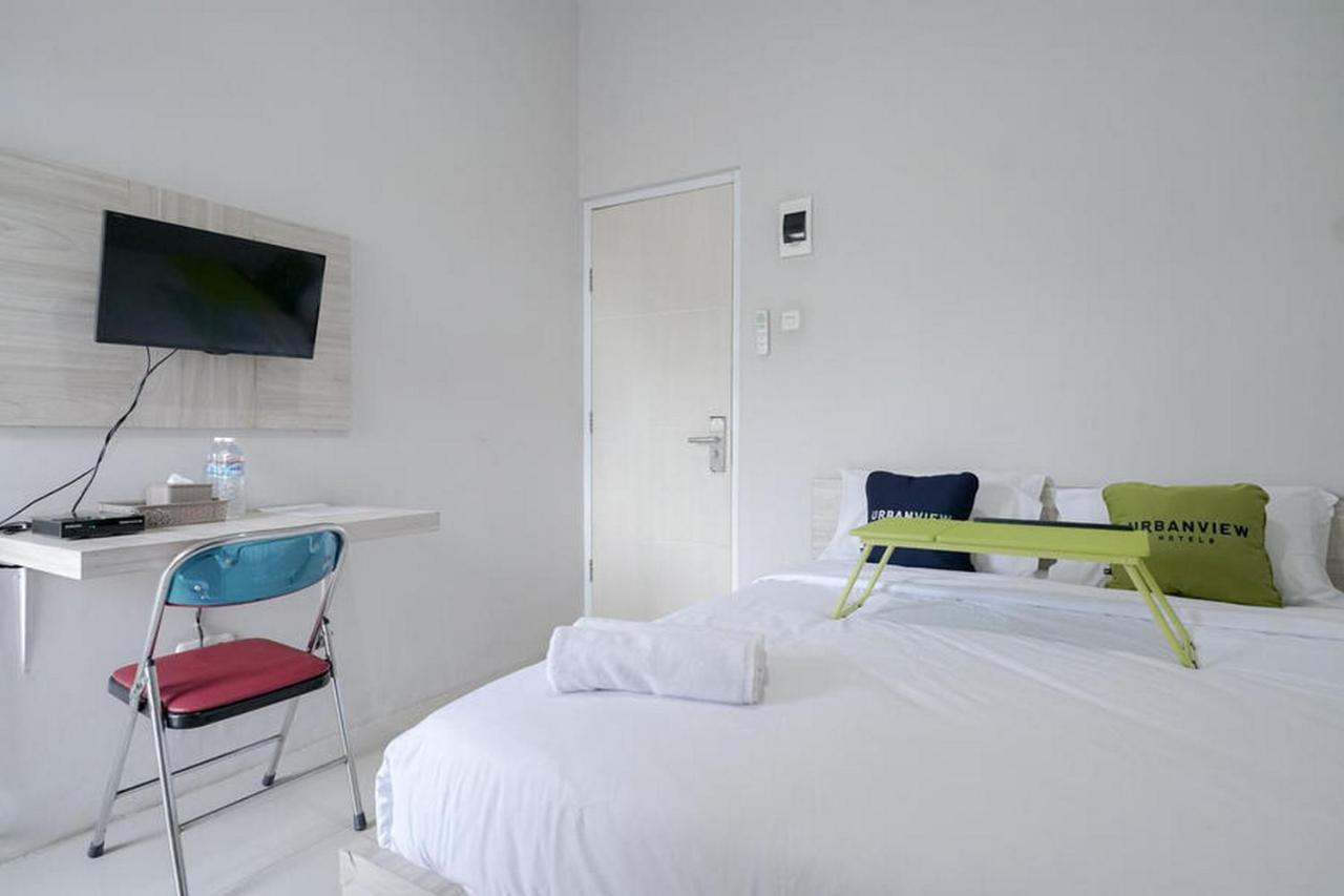 Urbanview Hotel Bari Syariah Palembang By Reddoorz ภายนอก รูปภาพ